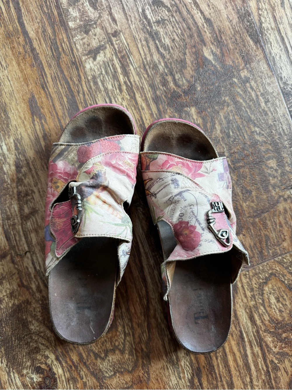 Ladies size 43 Think! Sandals